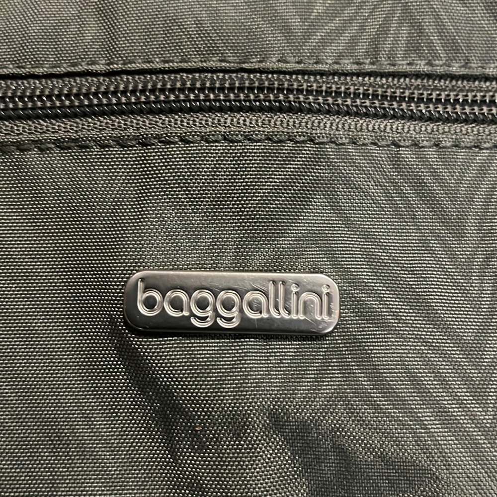 Baggallini gray purse